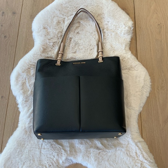 Michael Kors Handbags - Michael Kors Bedford Leather Large NS Pocket